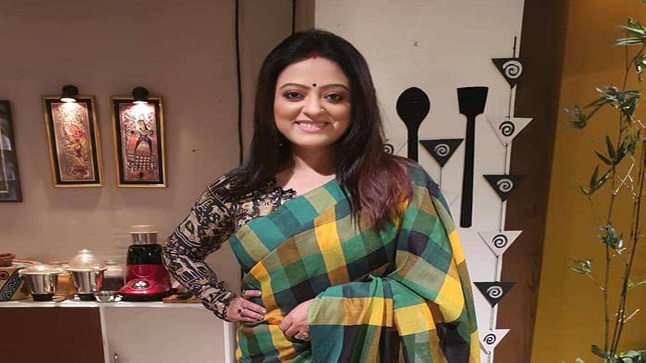 I can bid goodbye to my diet for sweets: Actress and 'Radhuni' host Rupsha  Chakraborty - Times of India