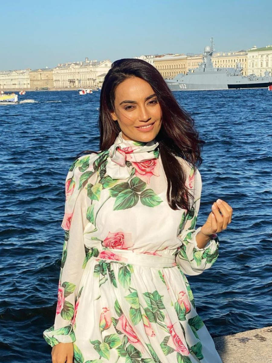 Surbhi Jyoti turns up the glam in her dreamy vacation pics | Times of India