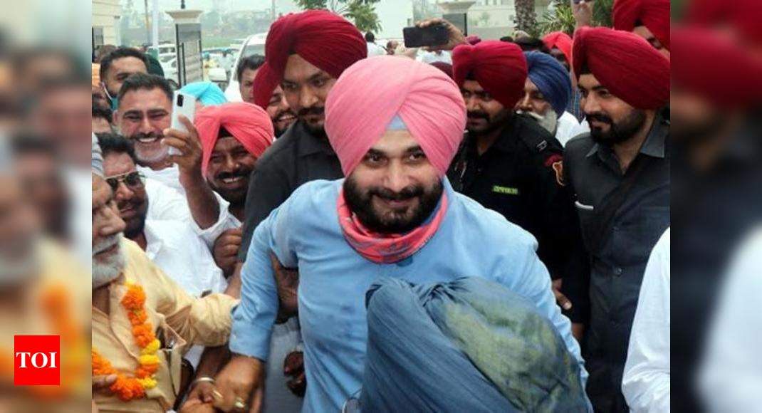 New PCC chief Sidhu faces protest by Punjab farmers