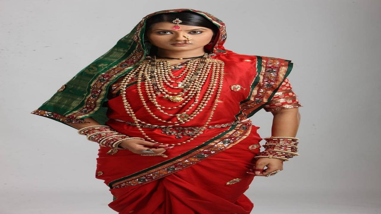Rani Laxmi Bai Jhansi Ki Rani Saree Kids Fancy Dress Costume For Girls With  Accessories, Fancy Costume, Fancy Uniform, Kids fancy Costume, फैंसी ड्रेस  - Bookmycostume, New Delhi | ID: 26096743897