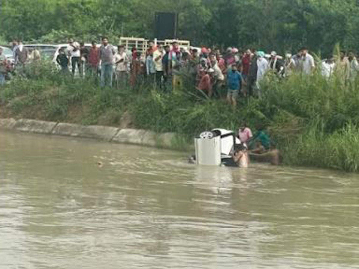 Punjab: Three youngsters including a girl die as their car falls into canal  in Ludhiana | Ludhiana News - Times of India