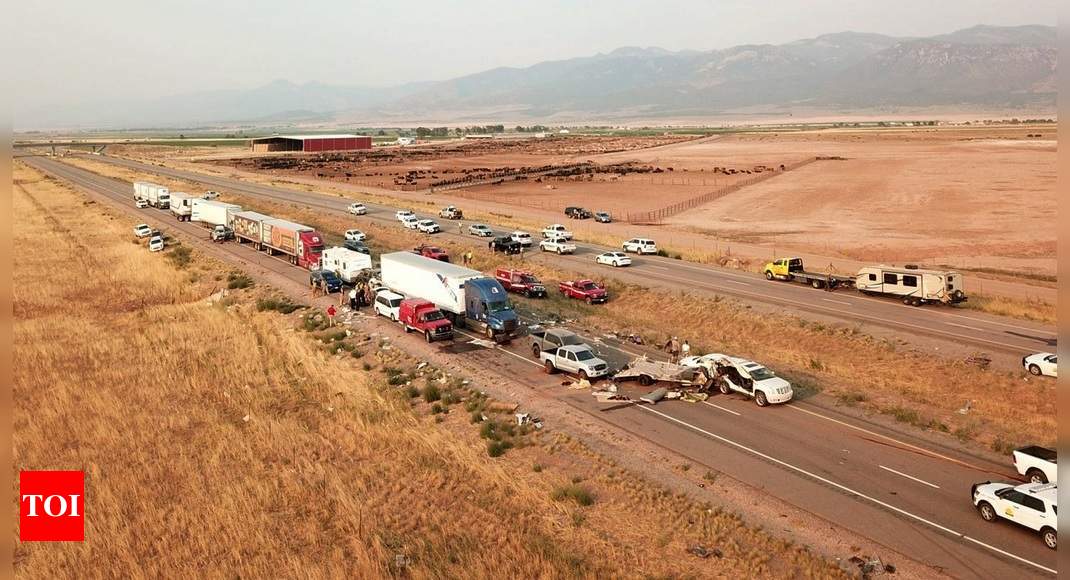 Sand Storm In Utah At Least 8 Killed In 22 Car Pileup In Utah During Sandstorm World News