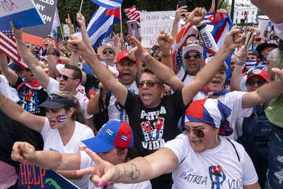Hundreds rally in Washington against Cuban govt