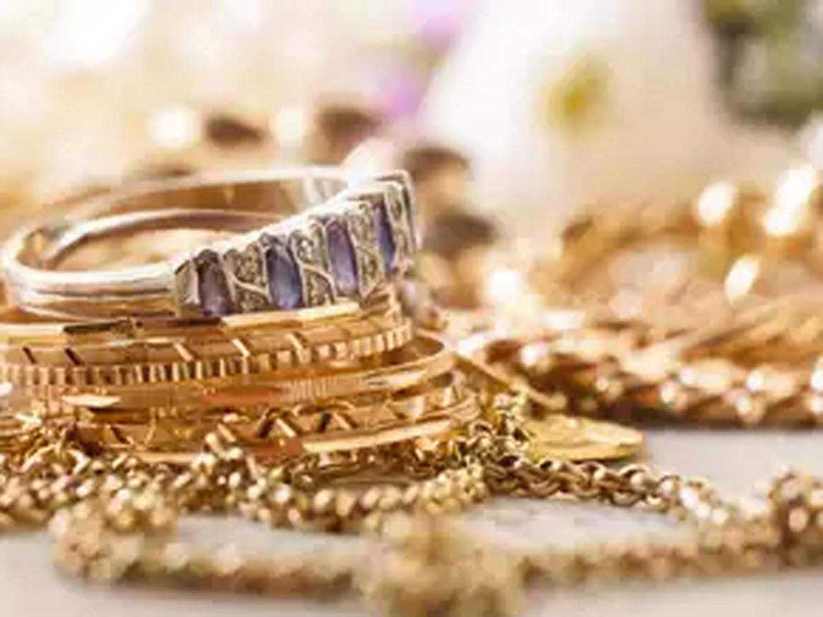 Two Samaritans Return Gold Worth Rs 27 Lakh To Owner In Visakhapatnam Visakhapatnam News Times Of India