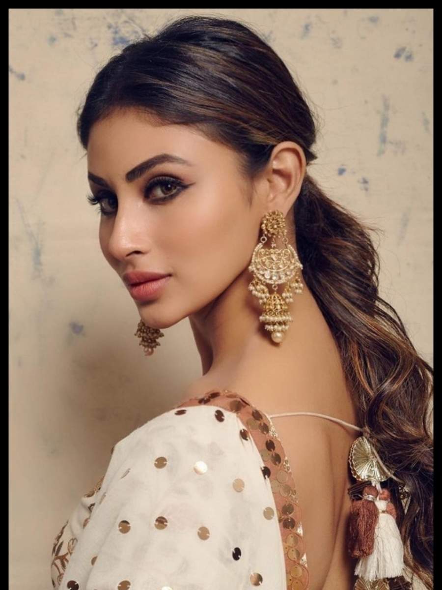 Mouni Roy’s ethnic outfits for your wardrobe