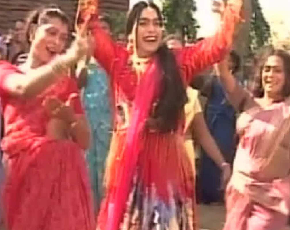 
Flashback video: Shooting of Ashutosh Rana's 2005 movie 'Shabnam Mausi'
