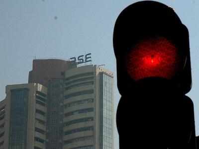 Sensex drops over 250 pts in early trade; Nifty slips below 15,700