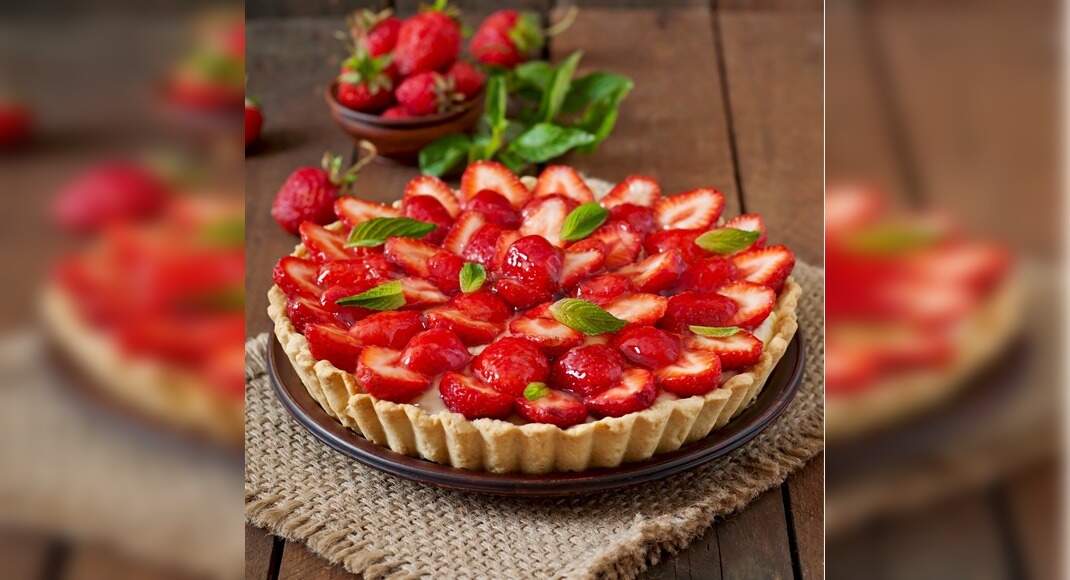 Strawberry Custard Tart Recipe: How to Make Strawberry Custard Tart Recipe | Homemade Strawberry Cus