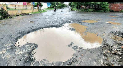 Potholes everywhere: Drizzle adds to woes of commuters in Bhopal