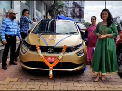 Sukh Mhanje Nakki Kay Asta actress Girija Prabhu buys a swanky new car; see video