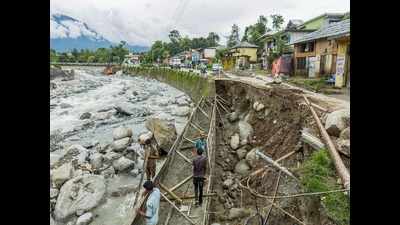 NH 5 blocked due to landslide near Chambhaghat in Himachal Pradesh