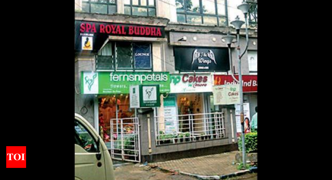 Kolkata: Hookah bar, cafe raided, 10 held