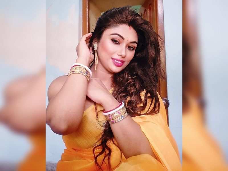 Aspiring model-actress in Kolkata arrested in connection with porn racket |  Bengali Movie News - Times of India