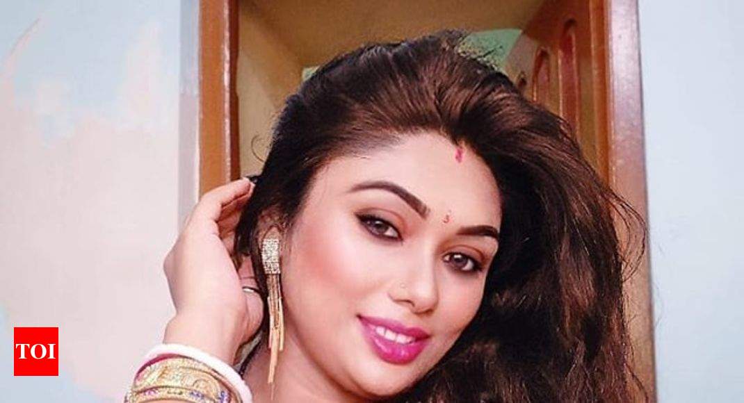 Aspiring model-actress in Kolkata arrested in connection with porn racket |  Bengali Movie News - Times of India