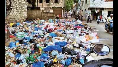 Hyderabad: Piles of garbage, sewage overflow raise risk of seasonal ailments