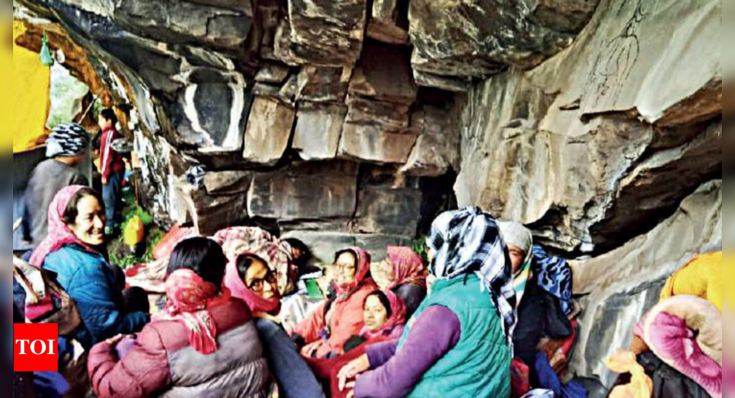 Himachal: 40 survive 2 hungry days in Lahaul-Spiti cave