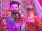 Ritesh Pandey treat fans a new devotional song 'Aaj Mohe Bhangiya Pilayi Do'