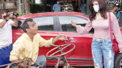 Return to normalcy! Rhea Chakraborty papped attending Rumi Jaffrey's daughter's mehendi function; giving money to wheelchair-bound man