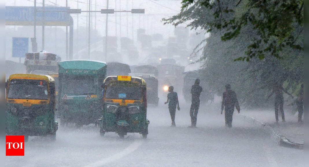 Delhi Weather: Orange alert for Friday, air quality satisfactory ...