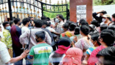 Doses short, endless lines at vaccination centres in Telangana