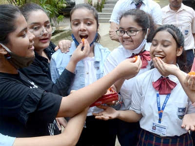 CBSE class 10 result: Over 98 pc students pass; pvt schools outperform  Delhi govt schools - Times of India