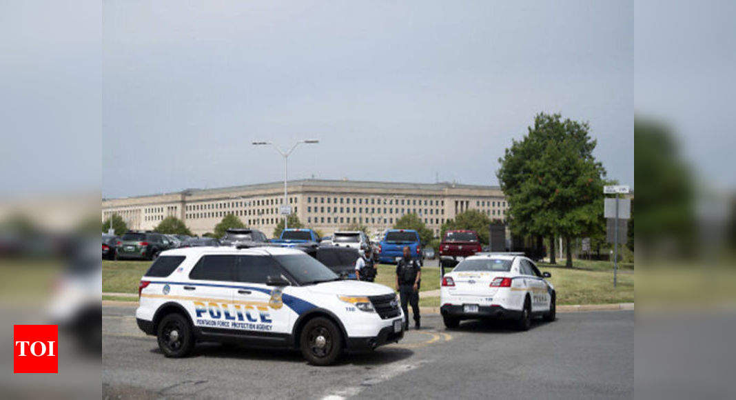 Officer dead, suspect killed in violence outside Pentagon