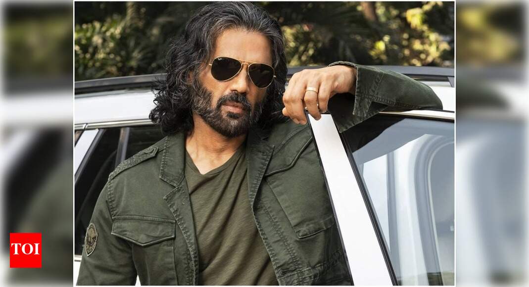 Suniel Shetty urges people to lend support to flood victims in Konkan