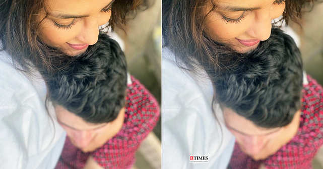 This cosy picture of Priyanka Chopra and Nick Jonas is breaking the internet