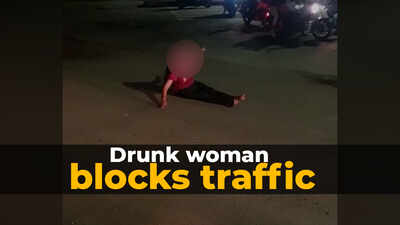 Pune: Drunk woman creates scene, blocks traffic on road | Pune News ...