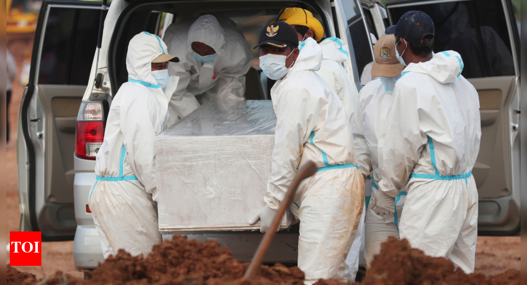 Indonesia surpasses 100,000 deaths amid new virus wave - Times of India