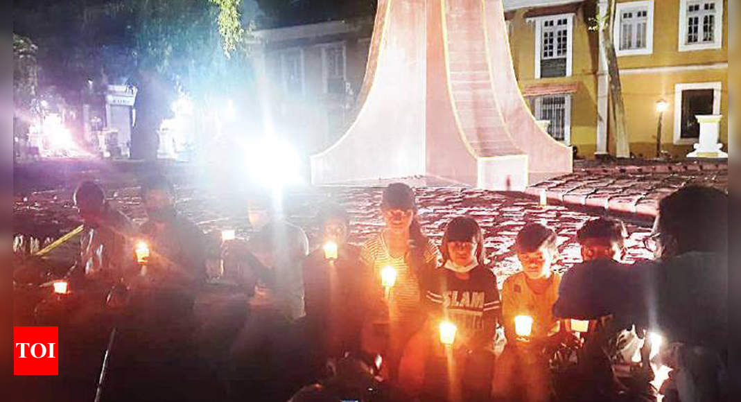 Citizens hold candlelight vigil at Panaji to condemn rising rape incidents in Goa
