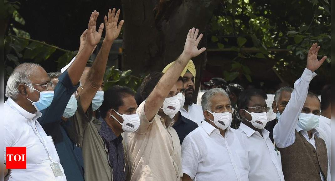 Opposition leaders join protesting farmers at Jantar Mantar