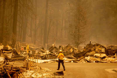 Town burns to ashes in raging Northern California wildfire