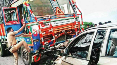 Telangana: Five killed as car crashes into truck in Sangareddy