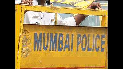 10 of ‘gold chain’ group go to Juhu beach to cut birthday cake, booked