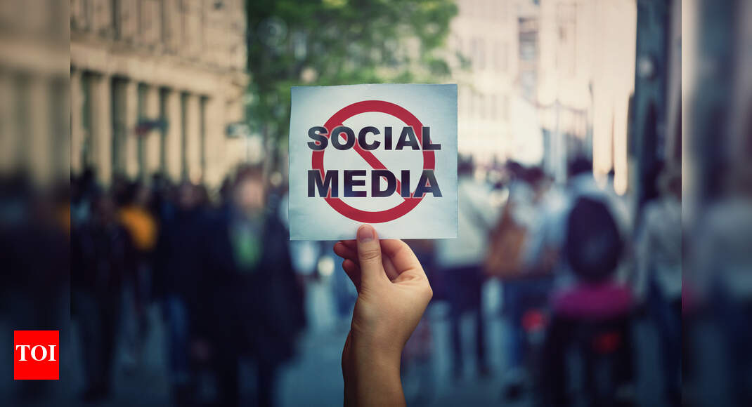 Social media blackout Fashion brands go dark before hitting spotlight