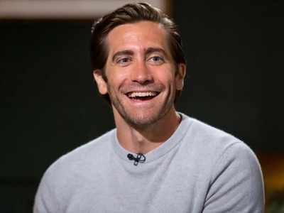 Jake Gyllenhaal says bathing isn't 'necessary'
