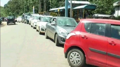 Karnataka: In Chikkamagaluru, locals block tourists’ vehicles