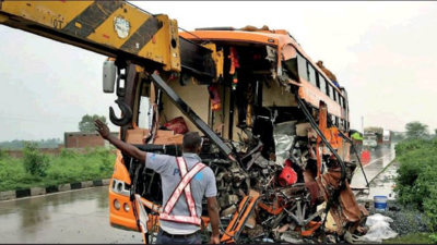Barabanki crash re-run on killer NH-28: Two die
