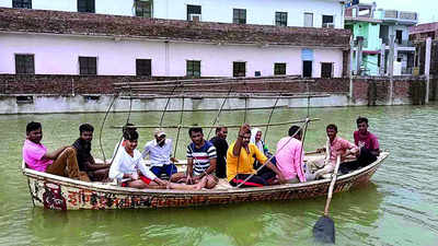 Prayagraj floods: Ganga, Yamuna continue to swell; 300 families shifted to six relief camps
