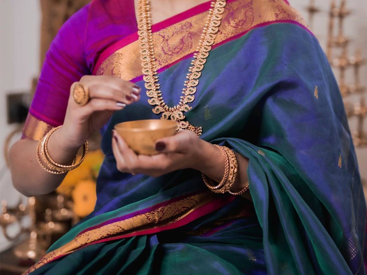 Mitera Pink & GoldToned Silk Blend Woven Design Kanjeevaram Saree Offer on  Myntra Price Rs. 459 | INRDeals.