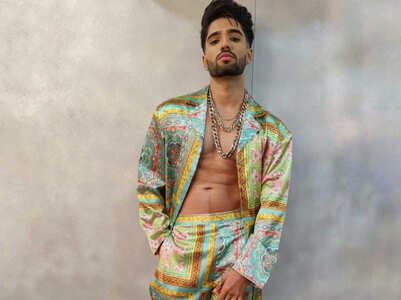 BB: Zeeshan takes nearly a dozen bathrobes