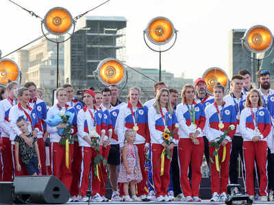Russia welcomes Olympic medallists home with Red Square festivities