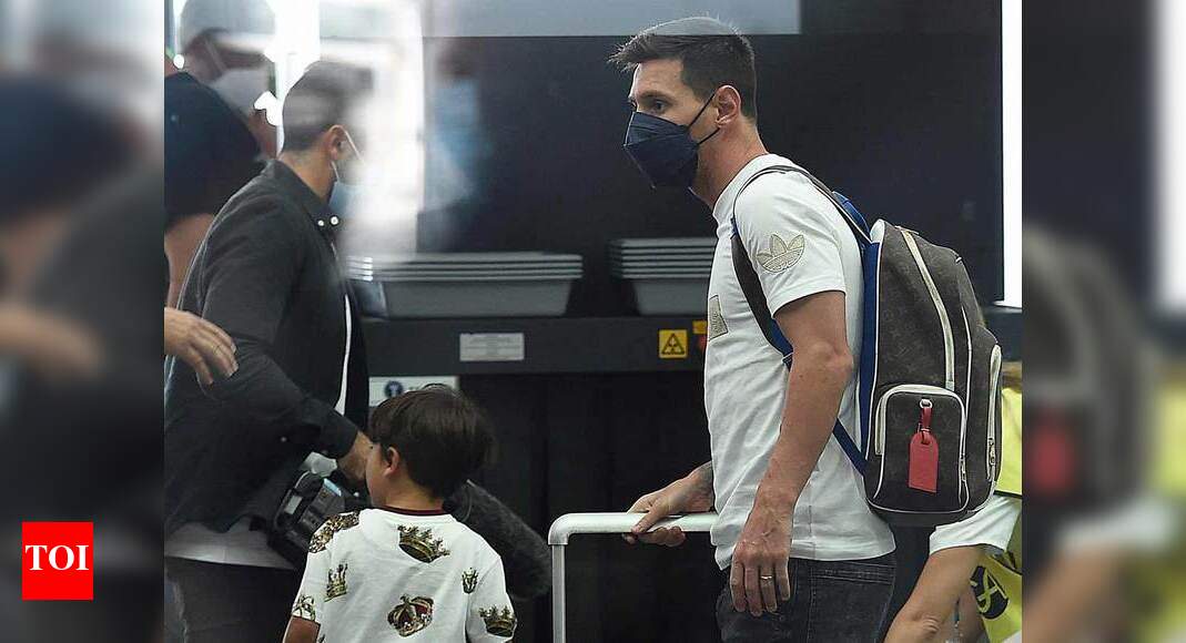 Messi reaches agreement to join PSG, his father says