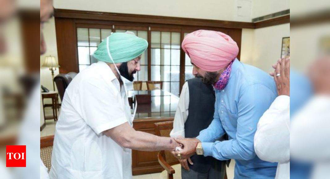 'Work together': Sonia's advice to Amarinder amid Sidhu's digs