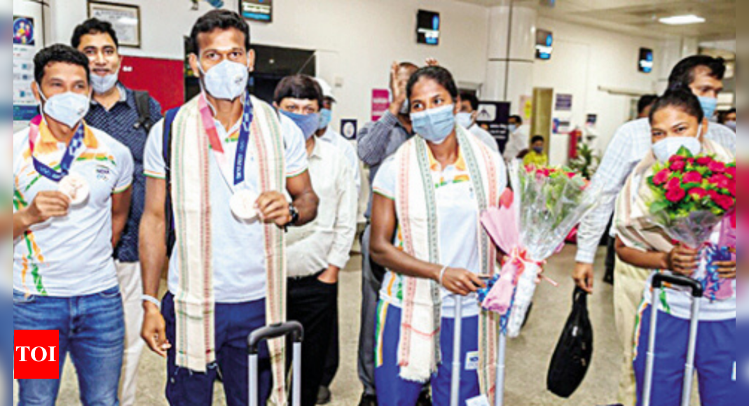 Olympic hockey players from Odisha return to heroes welcome ...