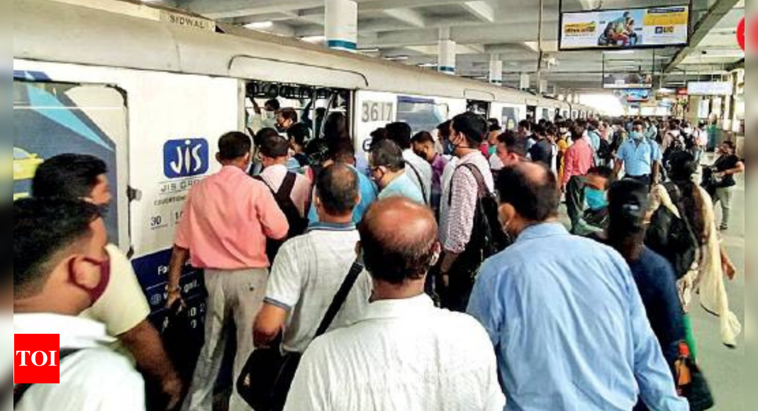Kol: Metro adds 8 more trains to manage passenger rush