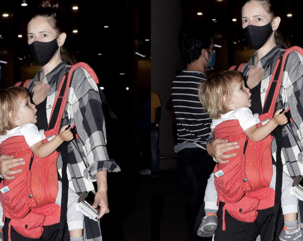
Kalki Koechlin clicked at the airport with her daughter Sappho
