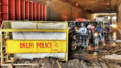 Delhi: Commuting a nightmare as one lane of Sarita Vihar underpass shut down