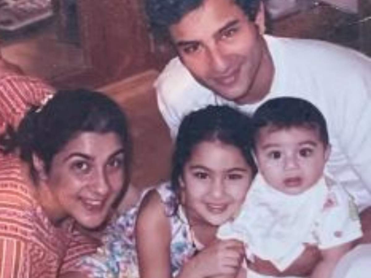 Sara Ali Khan revisits memories with Saif Ali Khan, Amrita Singh and Ibrahim as she turns 'quarter century' old-watch | Hindi Movie News - Times of India